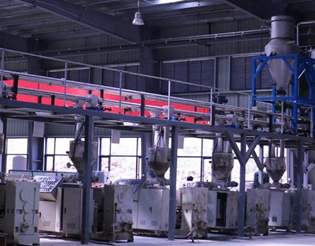 Tüp Zincirli Konveyör Otomatik Taşıma Sistemi Ekstruder Besleme Makinesi